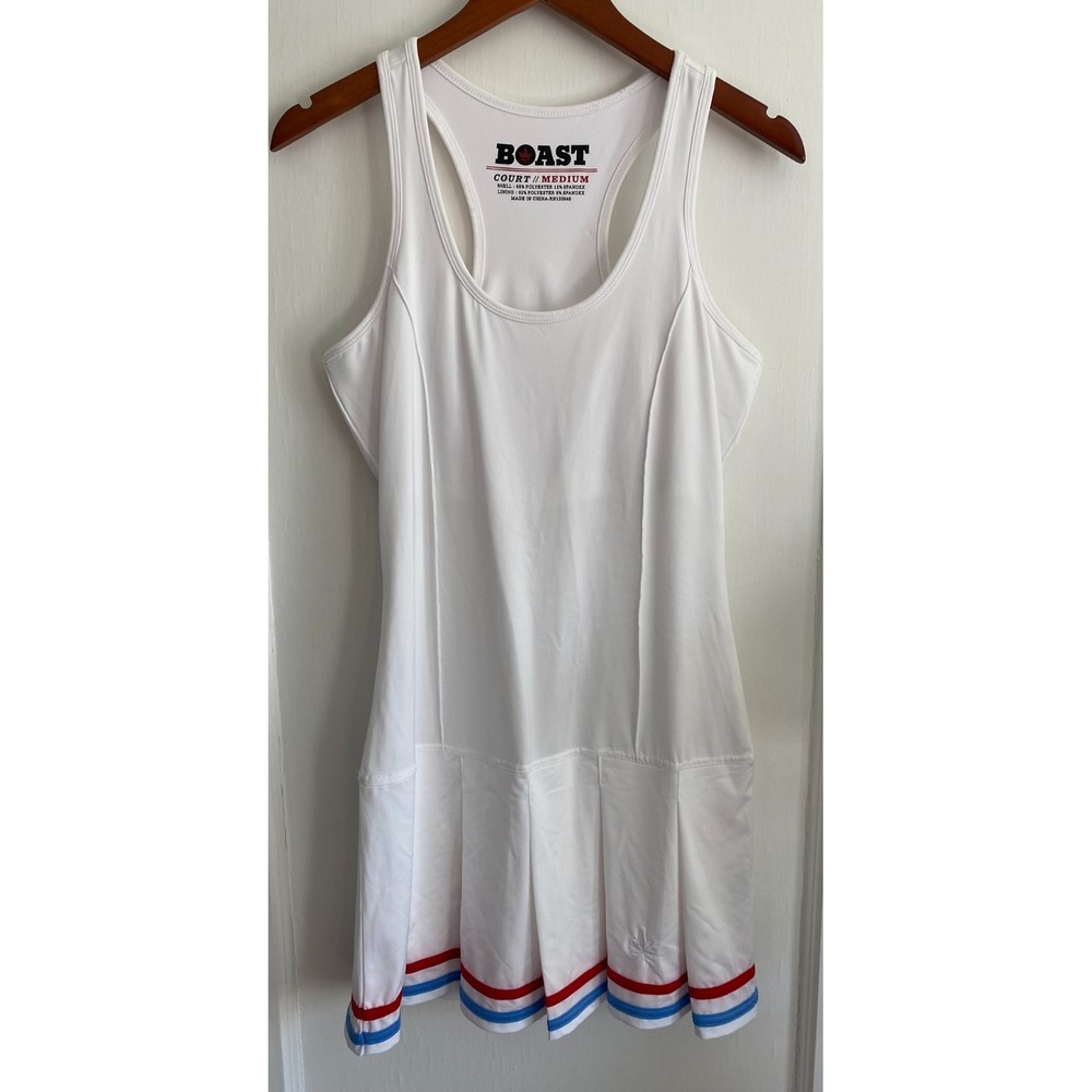 Boast Women's White Athletic Tennis Dress Pleated Skirt Shelf Bra Size Medium